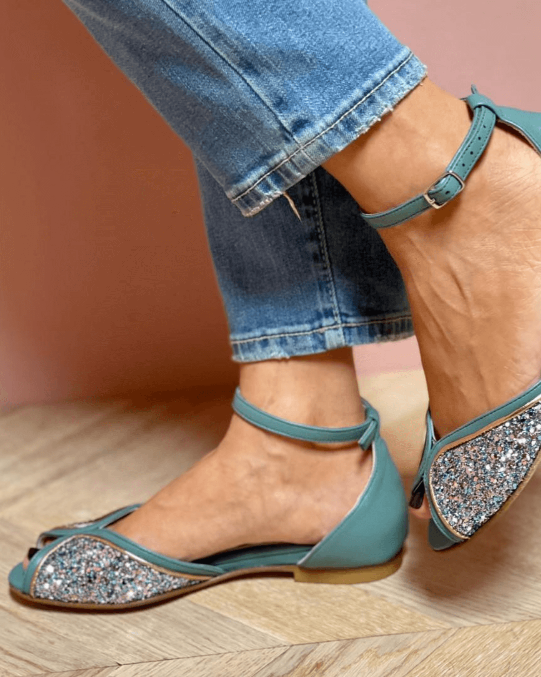 BRIGITTA | Elegant Flat Glitter Sandals Perfect for Any Occasion