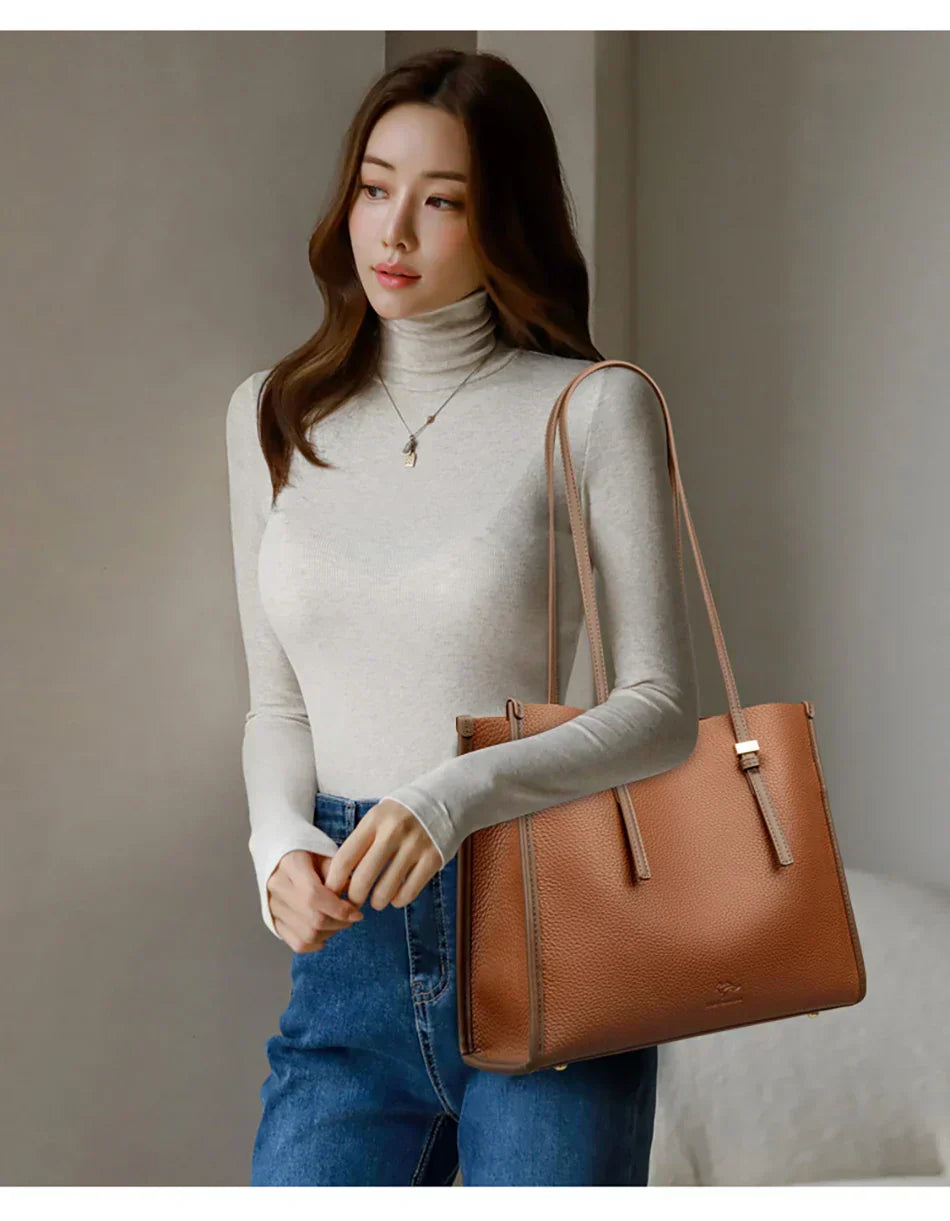 Elegant everyday bag with a leather look
