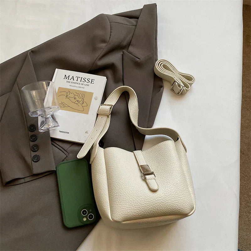 Iris™ – Modern bucket bag with a leather look