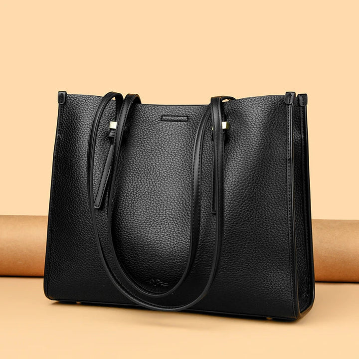 Elegant everyday bag with a leather look