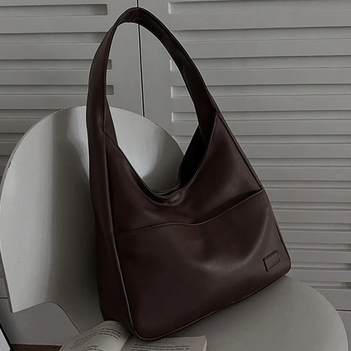 Loose hobo bag with a leather look