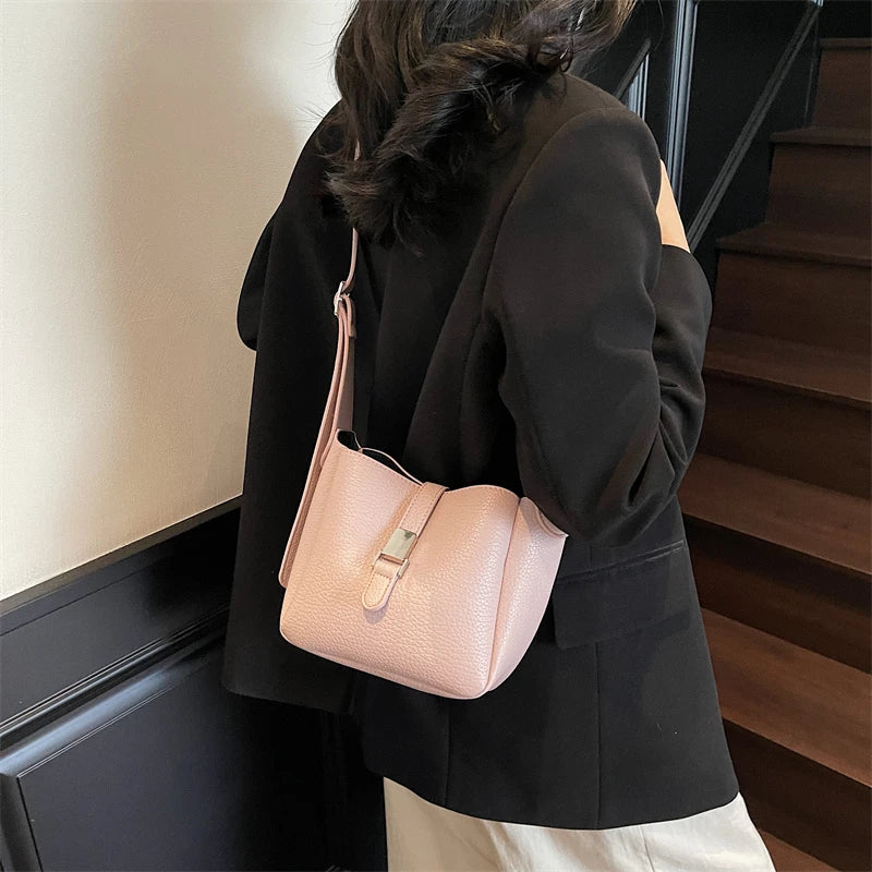 Iris™ – Modern bucket bag with a leather look