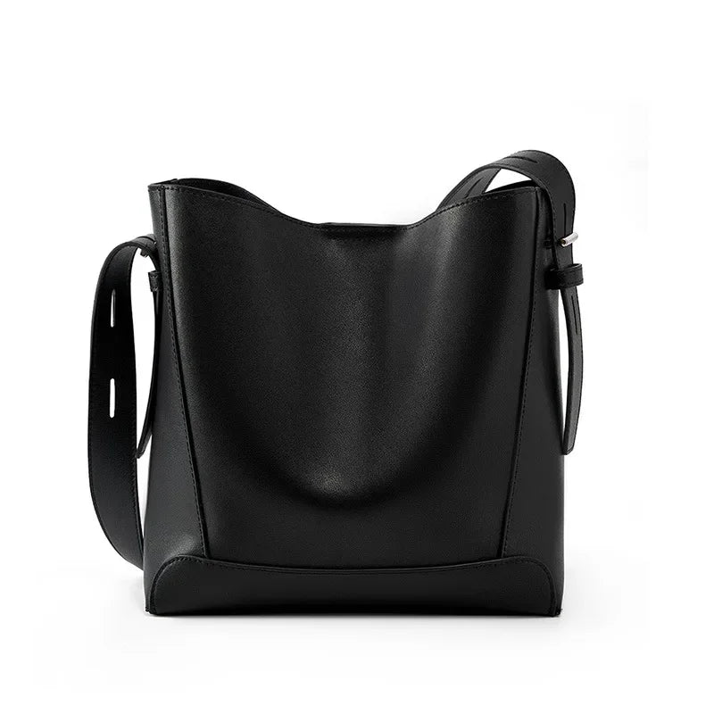 tine™ – Elegant shoulder bag in a sandy shade with strap-inspired handles